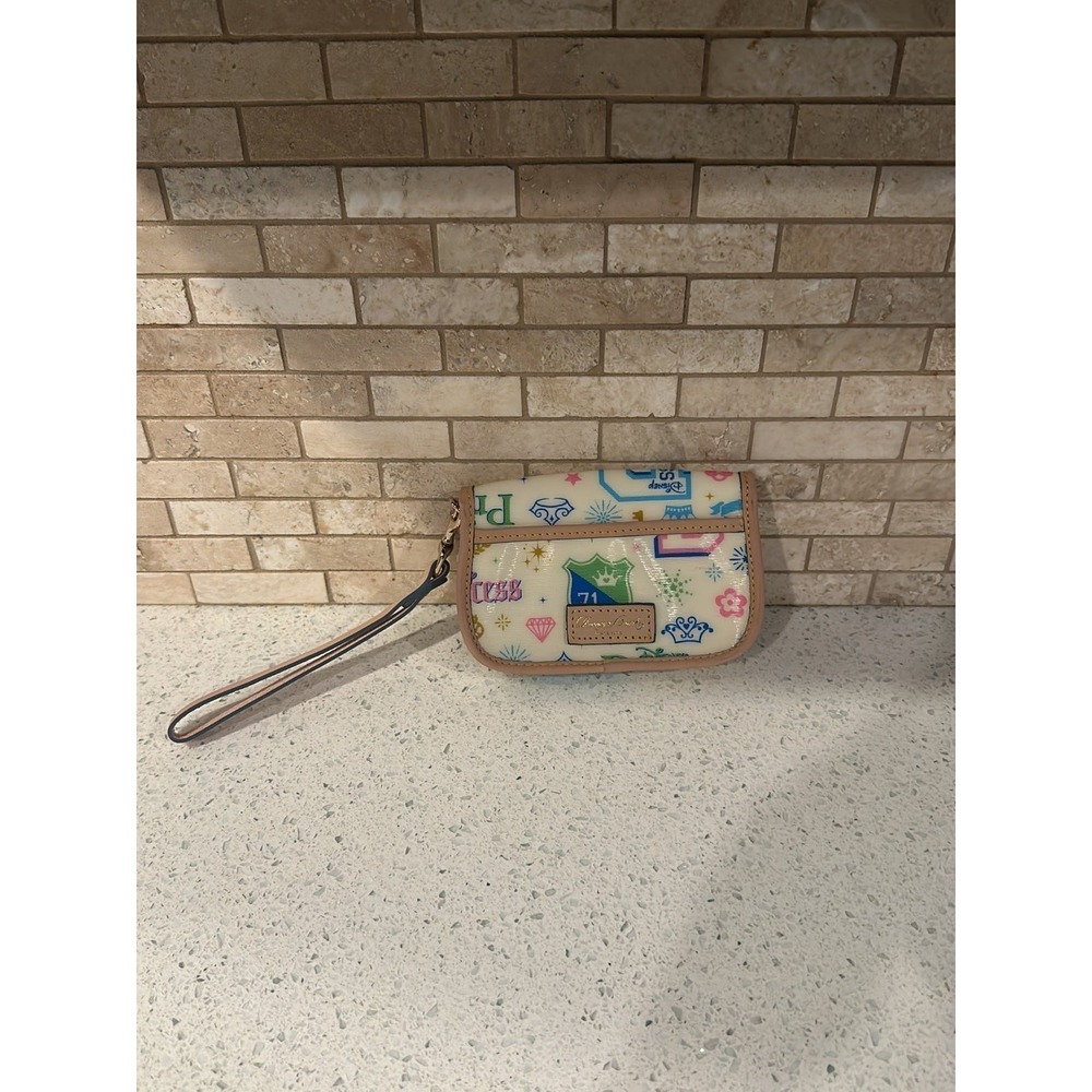 Disney World Princess Half Marathon Dooney & Bourke‎ wristlet se